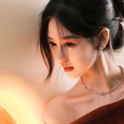 桃花含露又春风